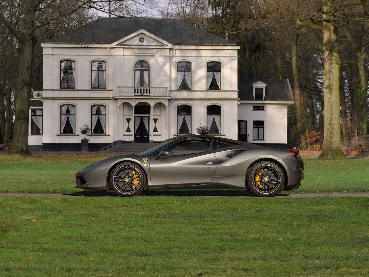 Ferrari 488 - GTB | Atelier Car | Veel carbon! | Grigio Ferro | NL-auto | Historical color - AutoWereld.nl