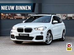 BMW X1 - sDrive20i M-Sport M-Pakket /LED/PANODAK/HARMAN-KARDON/ACC/HUD/TREKHAAK/KEYLESS/STOELVERW