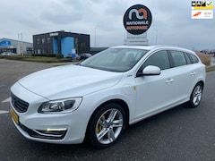Volvo V60 - 2013 * 2.4 D6 AWD Plug-In Hybrid Summum * AUTOMAAT * LED * LMV * ELEC.RAMEN