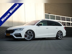 Skoda Octavia Combi - 2.0 TSI 245 pk RS Matrix-Led/ Pano-Dak/ Kuipstoelen/ Adapt.Cruise/ Adapt. Onderstel/ Carpl