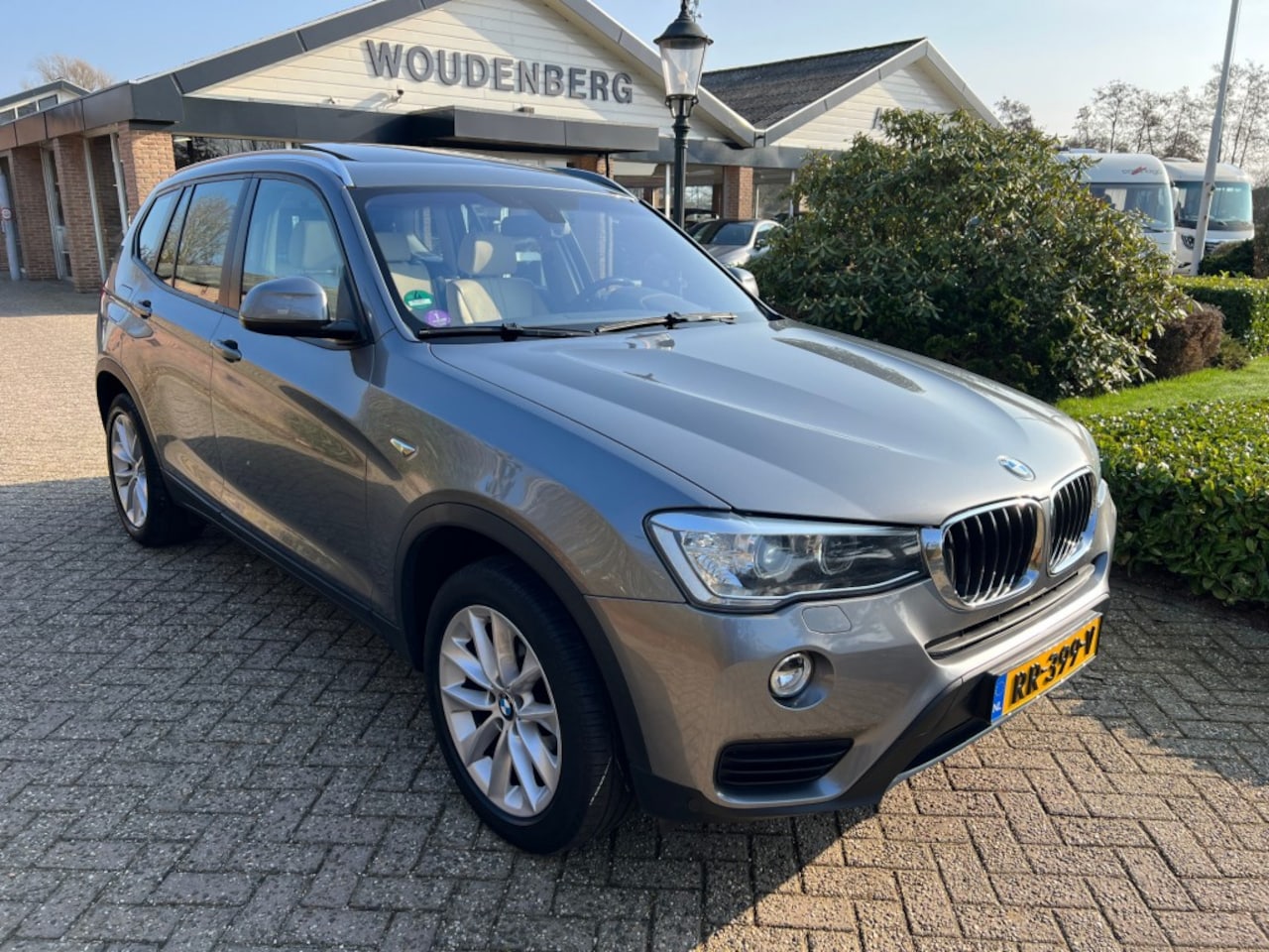 BMW X3 - X3 XDrive 2.0I High Executive Panodak, leder, Cam - AutoWereld.nl
