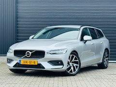 Volvo V60 - 2.0 T5 Momentum Pro 2020/250PK/Camera/Led/AppleCarplay/R-Design Velgen/ Dealer Onderhouden