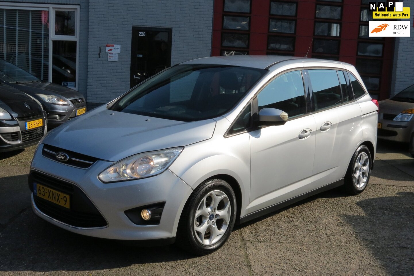 Ford Grand C-Max - 1.6 EcoBoost , NAVI , Nieuwe APK , TREKHAAK - AutoWereld.nl