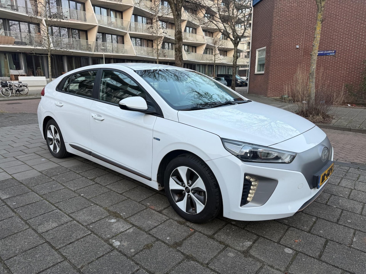 Hyundai IONIQ - Comfort EV White Metallic NW APK NAP - AutoWereld.nl
