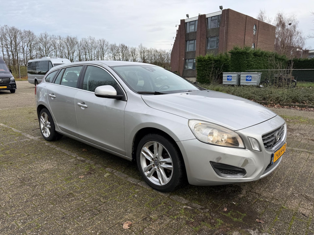 Volvo V60 - 1.6 D2 Momentum AUTOMAAT NW APK Cruise NAVI - AutoWereld.nl