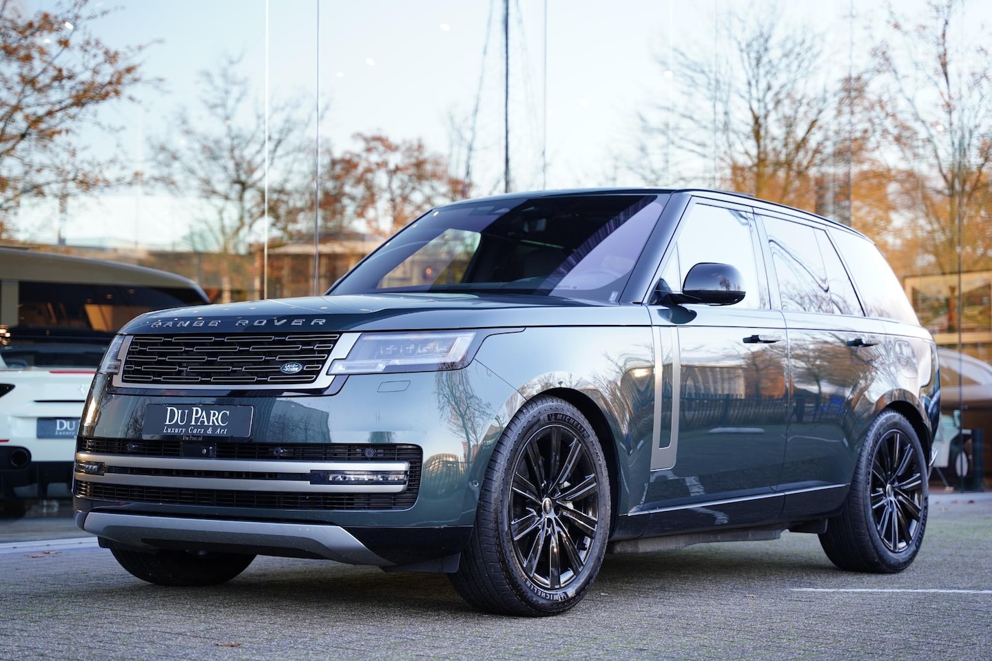 Land Rover Range Rover - P 440 E SE | Panorama Dak | Hot-Climate Pack - AutoWereld.nl