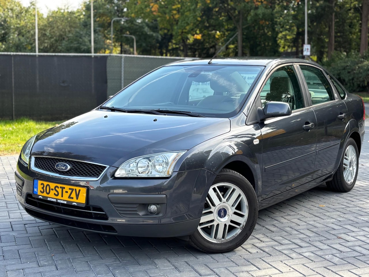 Ford Focus - 1.6-16V Ghia/Cruise/Airco/Automaat/Trekhaak - AutoWereld.nl