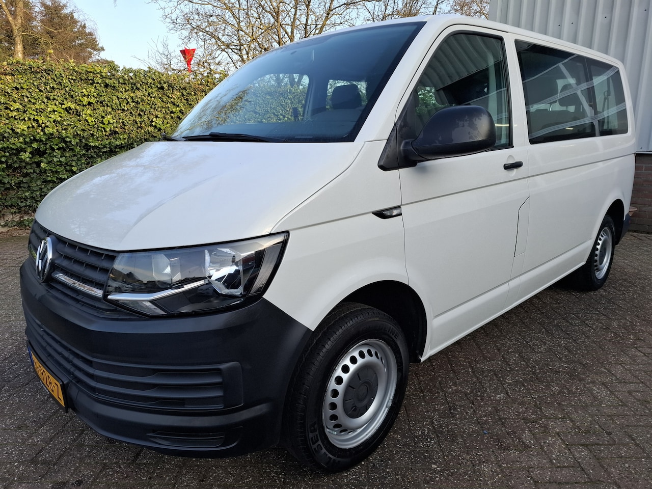 Volkswagen Transporter Kombi - 2.0 TSI L2H1 22950.- INCL BTW 9-PERSOONS BENZINE 150PK - AutoWereld.nl