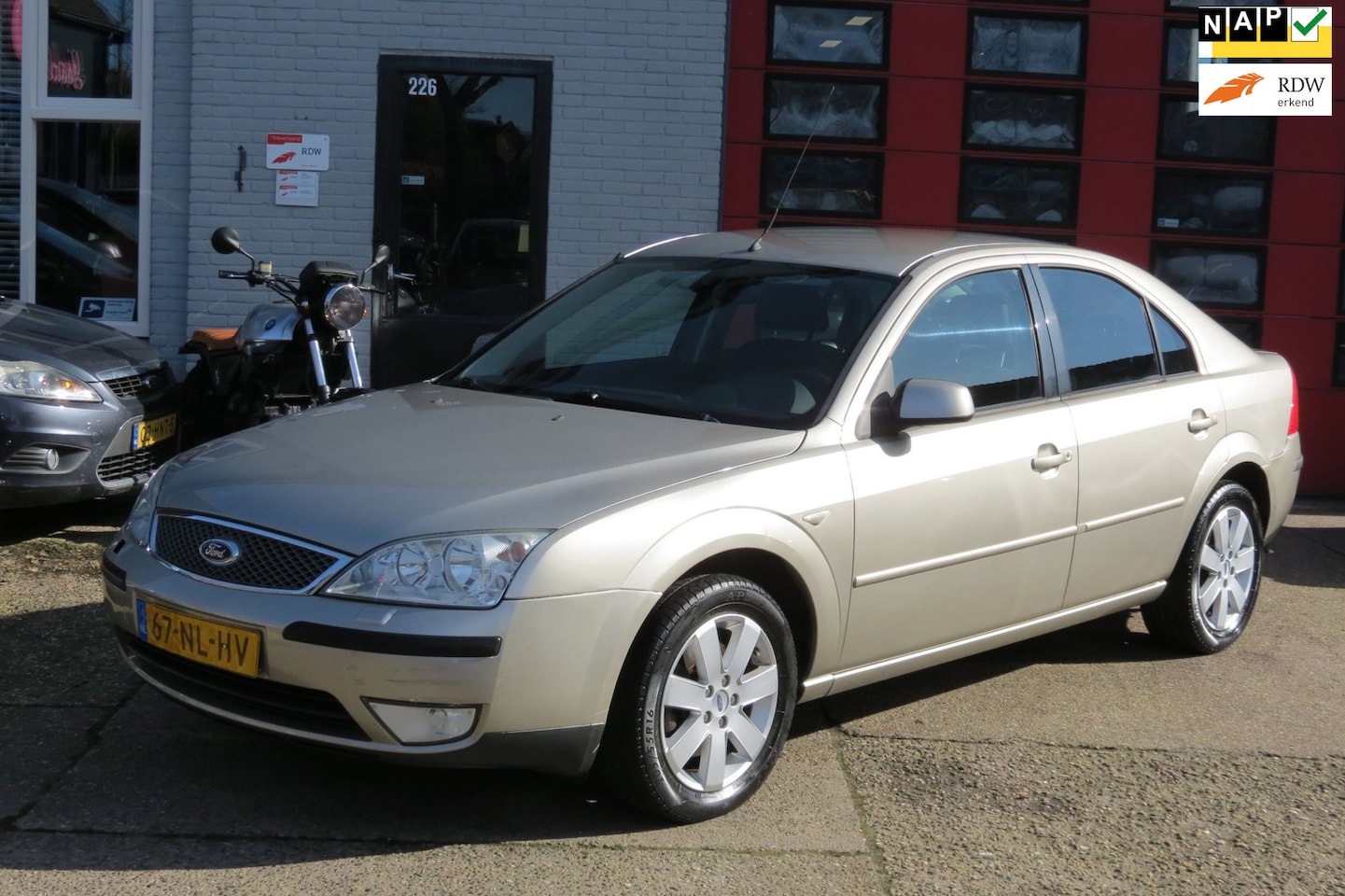 Ford Mondeo - 1.8-16V First Edition 1.8-16V First Edition, 142.000 Km , Nieuwe Apk - AutoWereld.nl