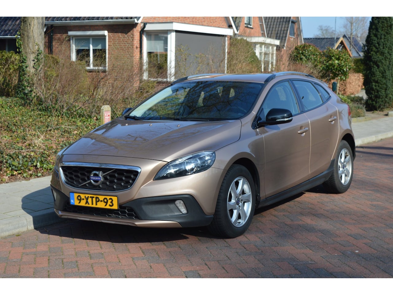 Volvo V40 Cross Country - 1.6 D2 Momentum Org NL/NAP - AutoWereld.nl