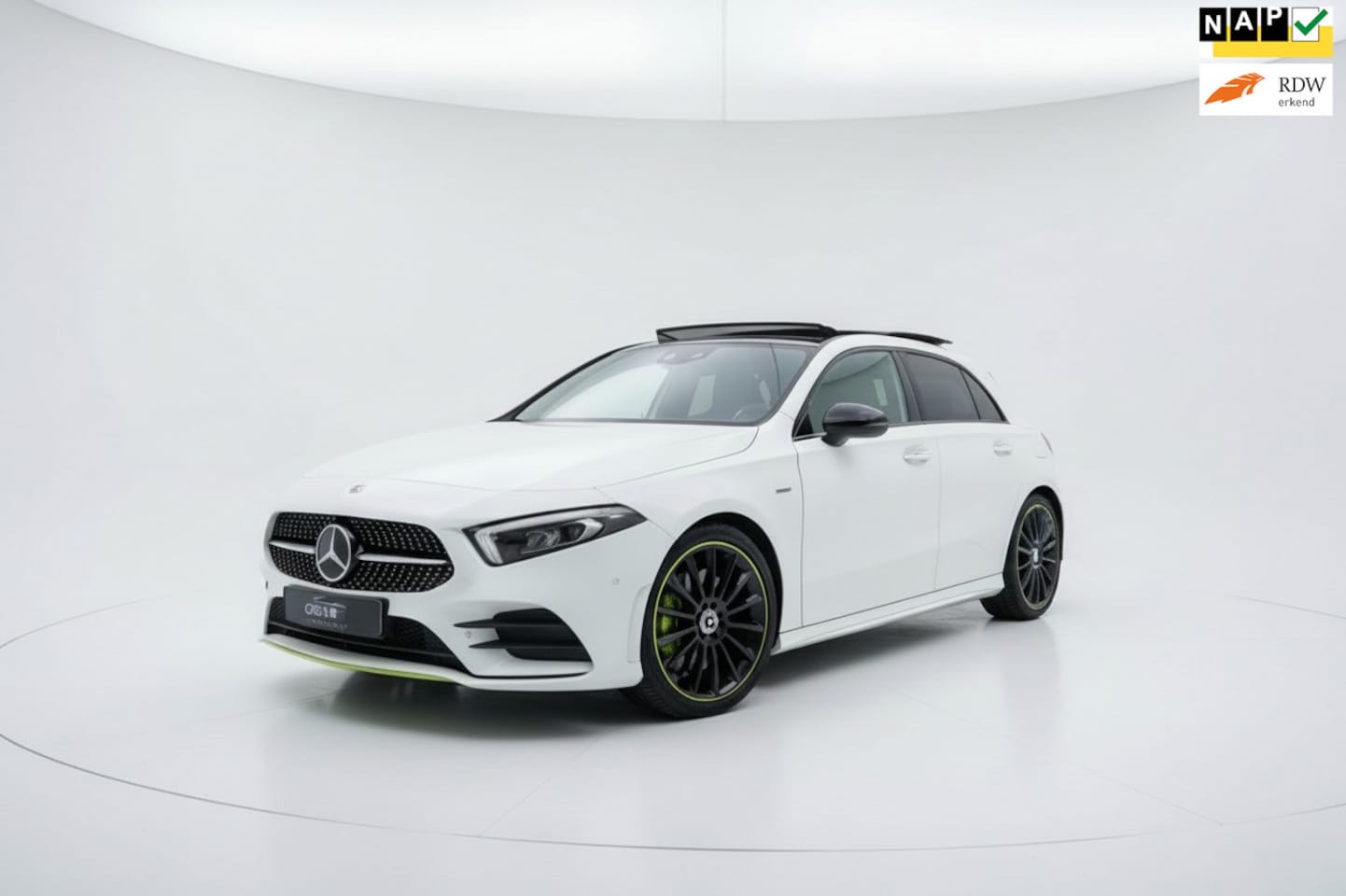 Mercedes-Benz A-klasse - 220 EDITION ONE PANO 360 HEAD UP - AutoWereld.nl