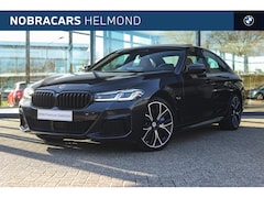 BMW 5-serie - 545e xDrive M Sport Automaat / Sportstoelen / Achteruitrijcamera / Comfort Access / Stuurv