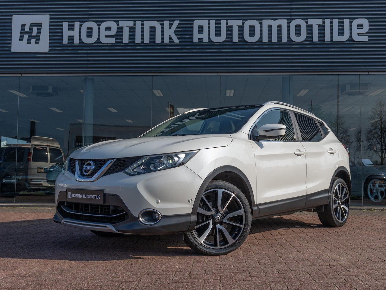 Nissan Qashqai - 1.6 Connect Edition | Pano | Camera | Navi - AutoWereld.nl