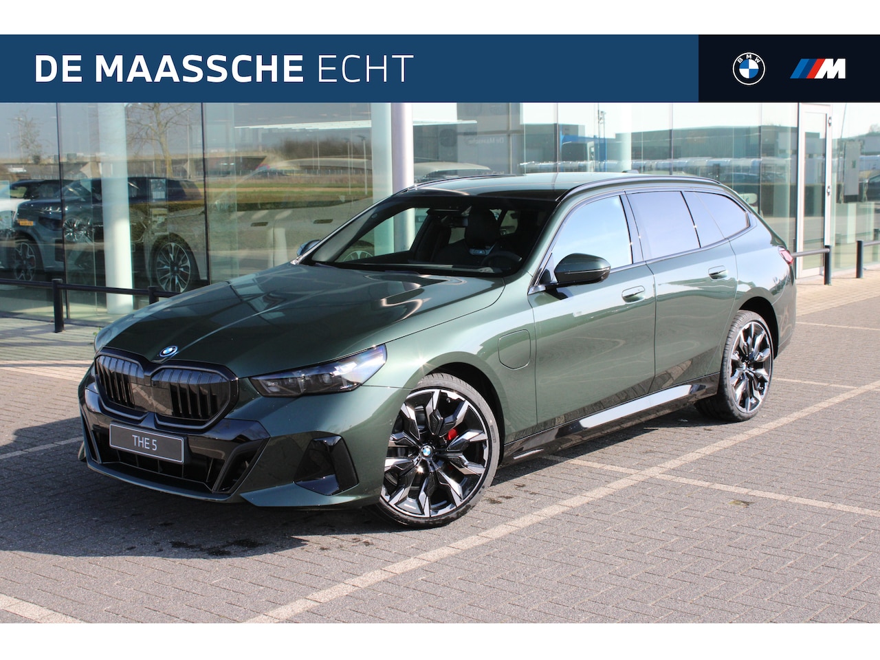 BMW 5-serie Touring - 530e M Sport Automaat / Panoramadak / Trekhaak / Bowers & Wilkins / M Multifunctionele Sto - AutoWereld.nl