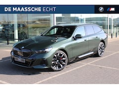 BMW 5-serie Touring - 530e M Sport Automaat / Panoramadak / Trekhaak / Bowers & Wilkins / M Multifunctionele Sto