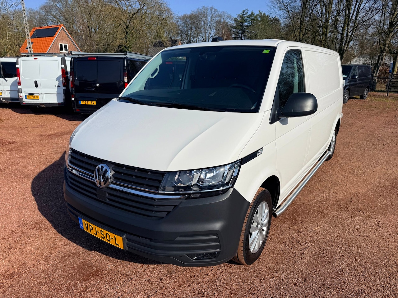 Volkswagen Transporter - 2.0 TDI 110PK L2H1 Carplay / Cruise / Camera - AutoWereld.nl