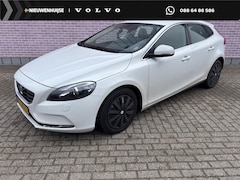 Volvo V40 - 2.0 T2 Nordic+ | Standkachel | Navigatie | Parkeersensoren achter | Bi-xenon koplampen | S