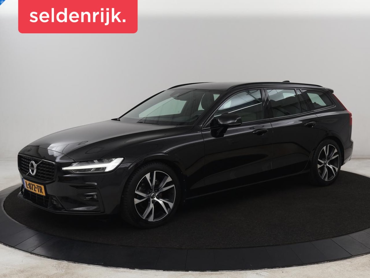 Volvo V60 - 2.0 B4 R-Design | Stoelverwarming | Adaptive cruise | Carplay | Camera | Keyless | Navigat - AutoWereld.nl