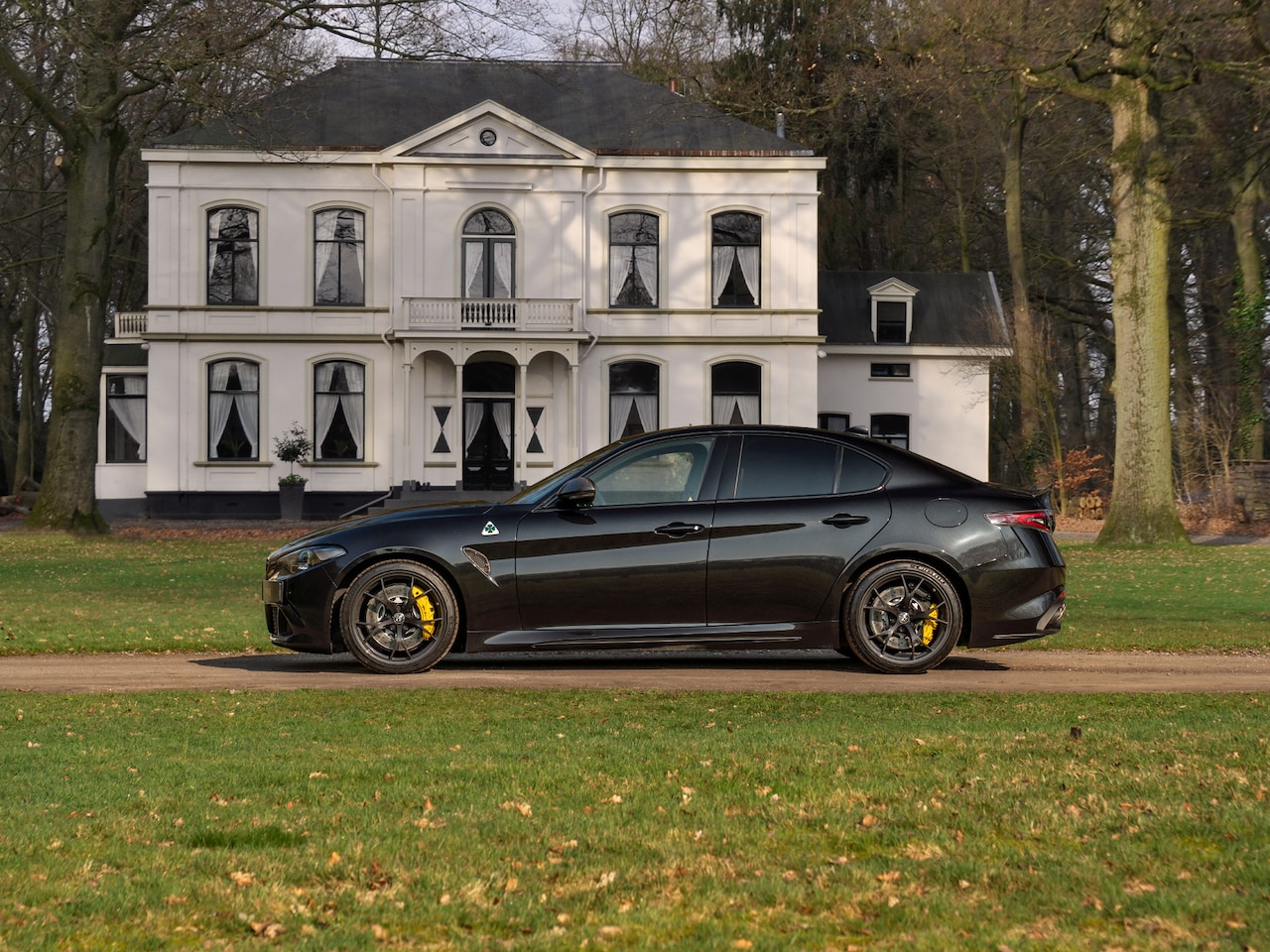 Alfa Romeo Giulia - 2.9 V6 Quadrifoglio | Carbon stoelen | Akrapovic | Harman/Kardon - AutoWereld.nl