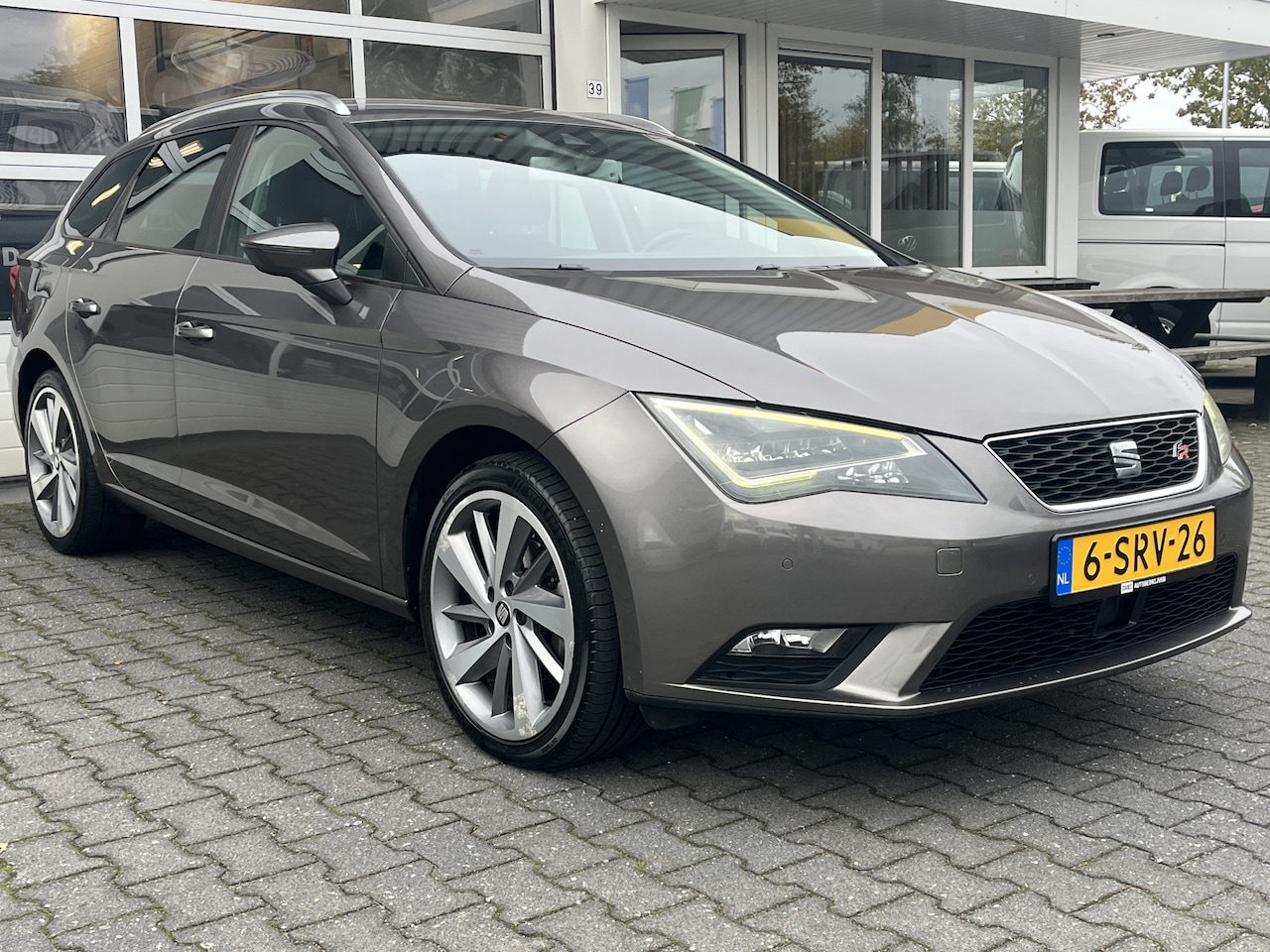 SEAT Leon ST - 1.2 TSI DSG Automaat Style Business ACC Trekhaak afneembaar Leder/ Alcantara Navigatie Sea - AutoWereld.nl