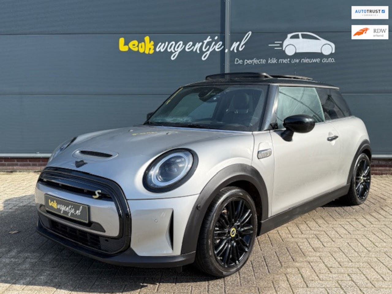 MINI Mini-Electric - Classic 33 kWh *pano *leer *carplay *17” - AutoWereld.nl