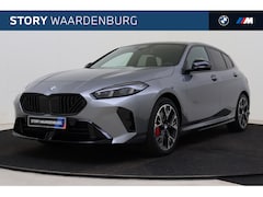 BMW 1-serie - 120 M Sport Automaat / Panoramadak / Trekhaak / Sportstoelen / Adaptieve LED / M Adaptief