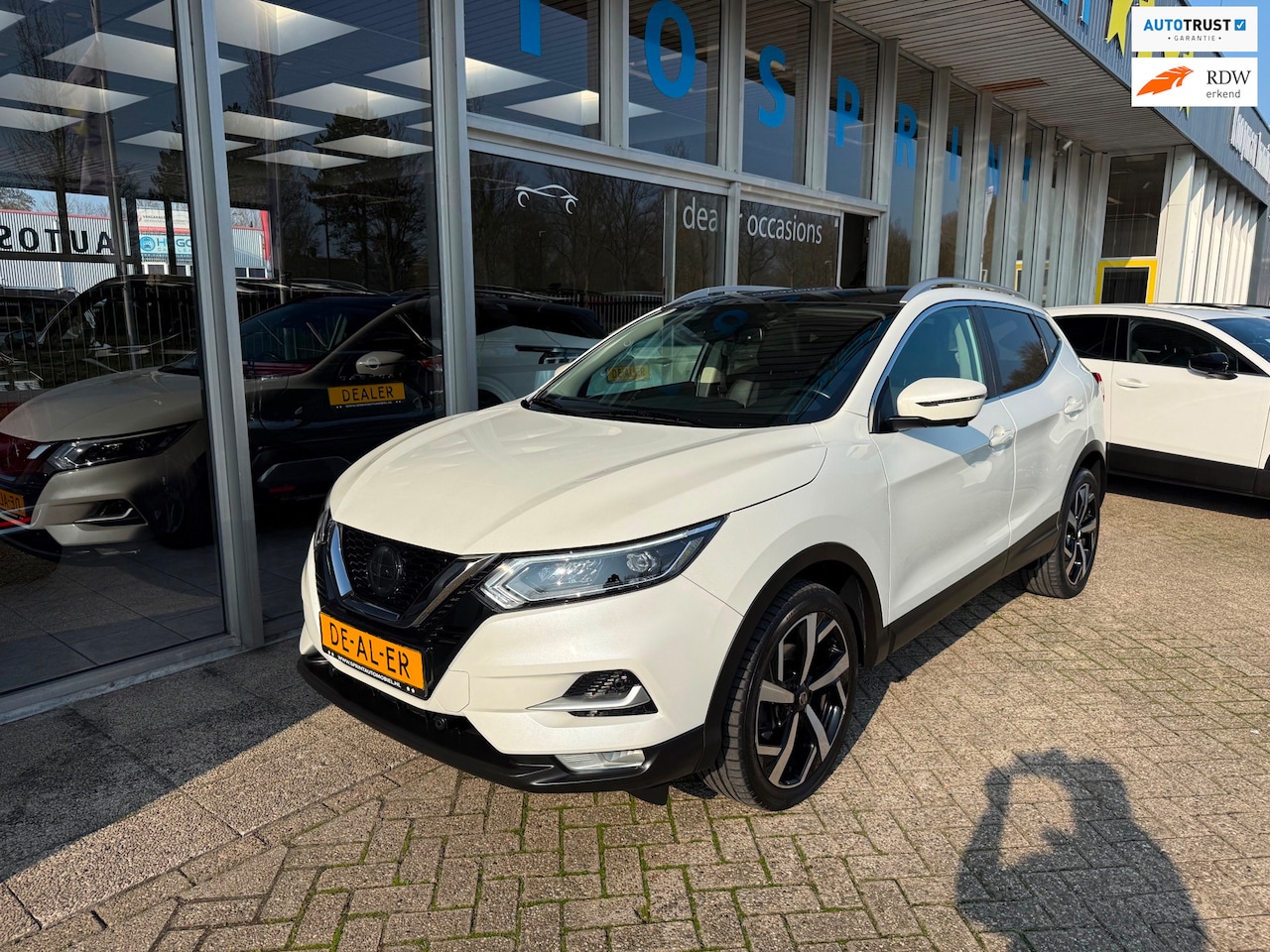 Nissan Qashqai - 1.3 MHEV Tekna P158PK / PANORAMADAK / LEDER - AutoWereld.nl