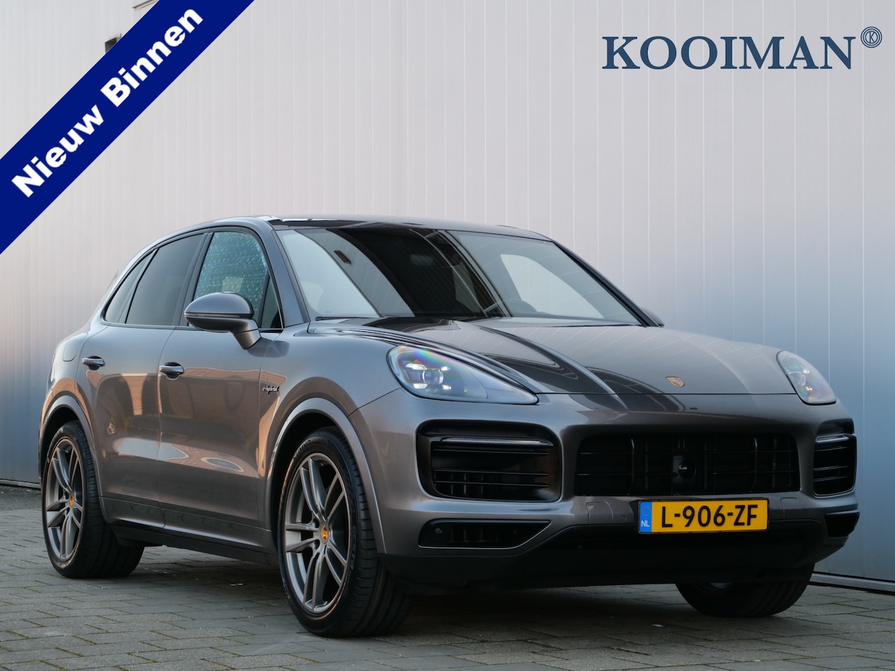 Porsche Cayenne - 3.0 E-Hybrid 462 Pk Automaat Nav/ DAB / Apple Carplay / Leer / Luchtvering / Trekhaak - AutoWereld.nl