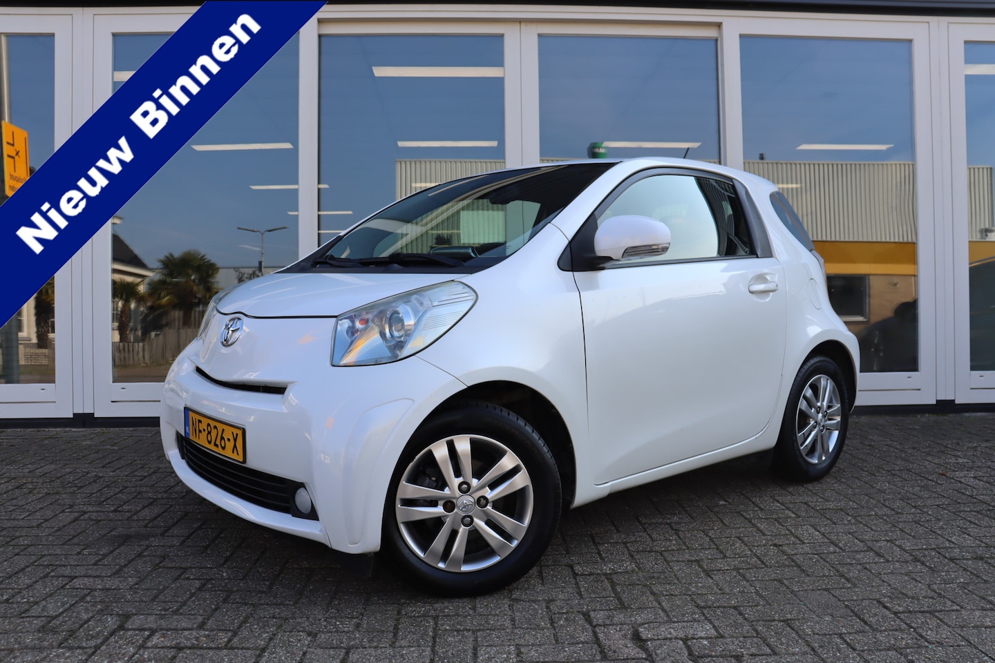 Toyota iQ - 1.0 VVTi Aspiration 1.0 VVTi Aspiration, Automaat, PDC A, Airco, Prijs Is Rijklaar Inclusief 6 Maanden Garanti - AutoWereld.nl