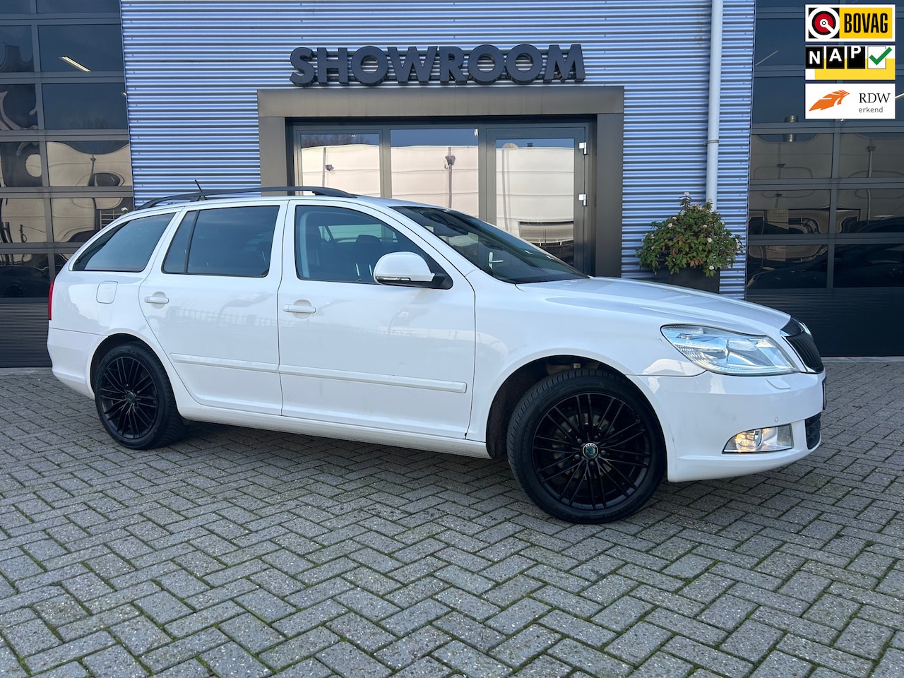 Skoda Octavia Combi - 1.2 TSI Elegance Business Line Automaat|Trekhaak|Applecarplay|Airco|17Inch velgen - AutoWereld.nl