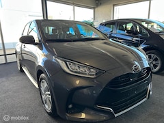 Toyota Yaris - Mazda 2 1.5 Hybrid Executive