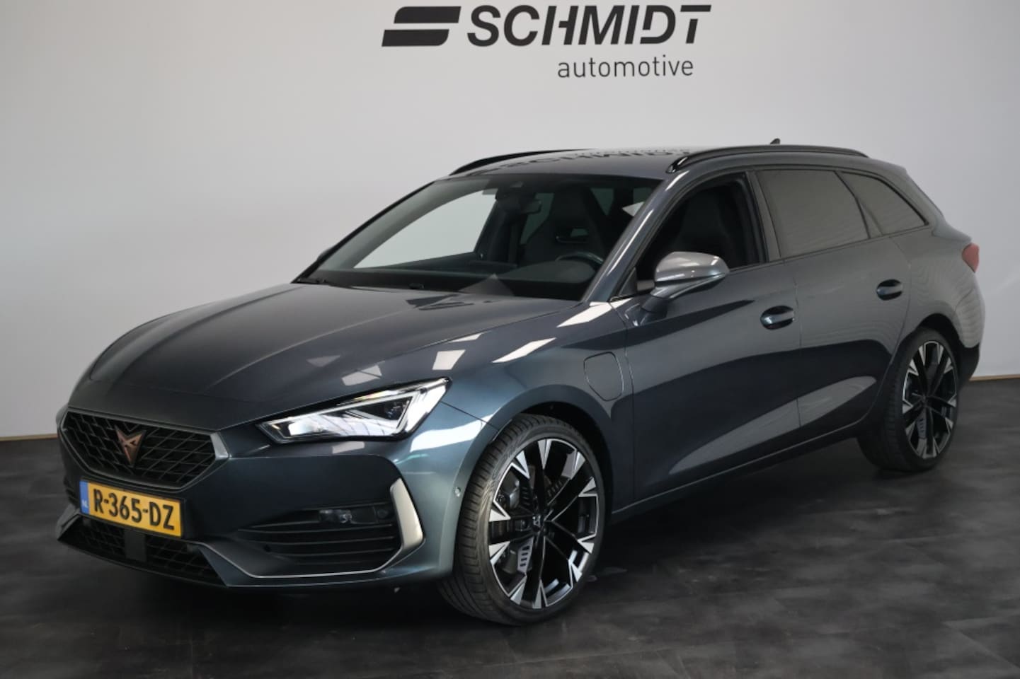 CUPRA Leon Sportstourer - 1.4 e-Hybrid Business 245pk | LED | ACC | Keyless | Carplay | 19 - AutoWereld.nl