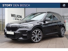 BMW X1 - sDrive20i Executive M Sport Automaat / Trekhaak / Sportstoelen / Achteruitrijcamera / Head