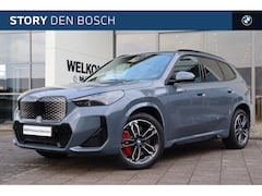 BMW iX1 - eDrive20 M Sport / Panoramadak / Trekhaak / Sportstoelen / Achteruitrijcamera / M Adaptief