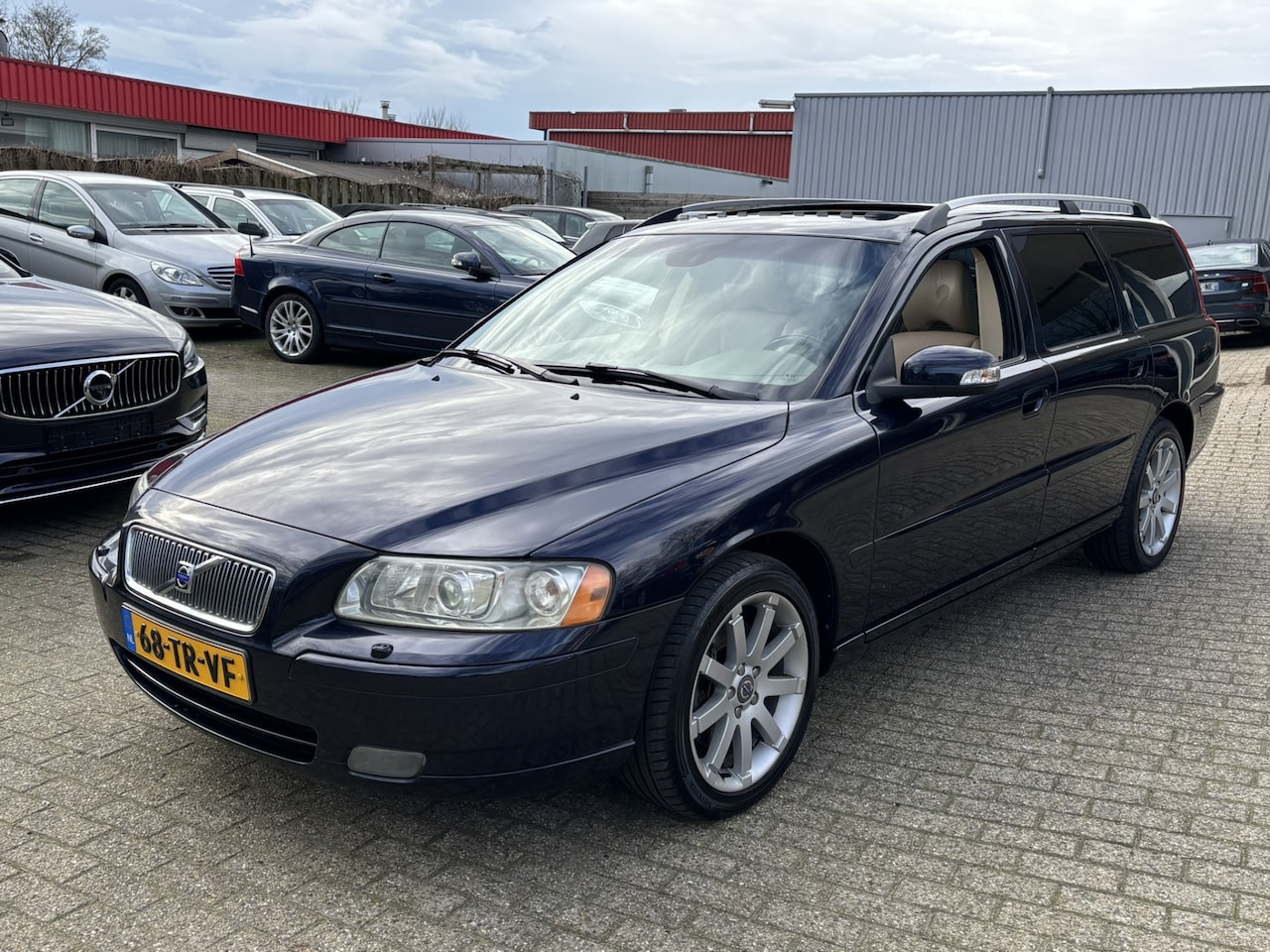 Volvo V70 - 2.5T Edition Sport Schuifdak Standkachel - AutoWereld.nl