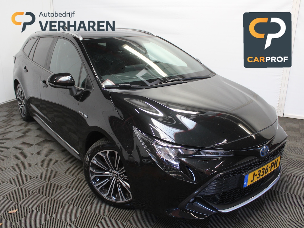 Toyota Corolla Touring Sports - 2.0 Hybrid Business Plus ADAPCRUISE | CARPLAY | CAMERA | LED | DAB | CLIMATE | LMV17 | AFN - AutoWereld.nl