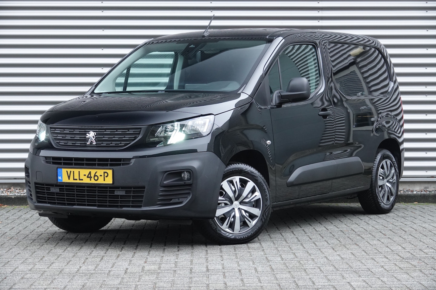 Peugeot Partner - 1.5 BlueHDI Asphalt | Camera | Trekhaak | Carplay | Cruise | - AutoWereld.nl