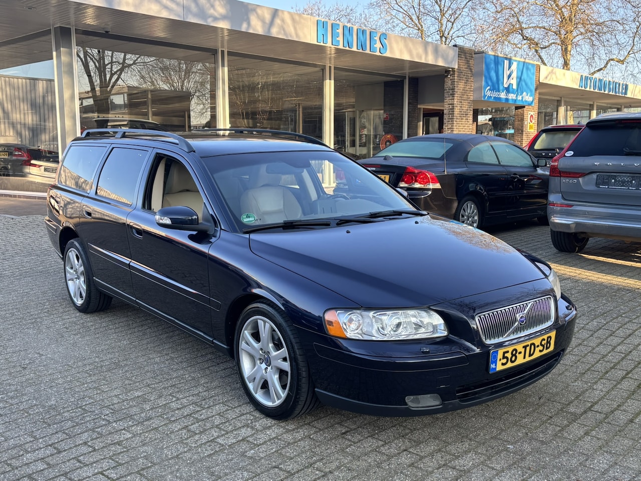 Volvo V70 - 2.4 170pk Aut Edition II Leder Xenon - AutoWereld.nl