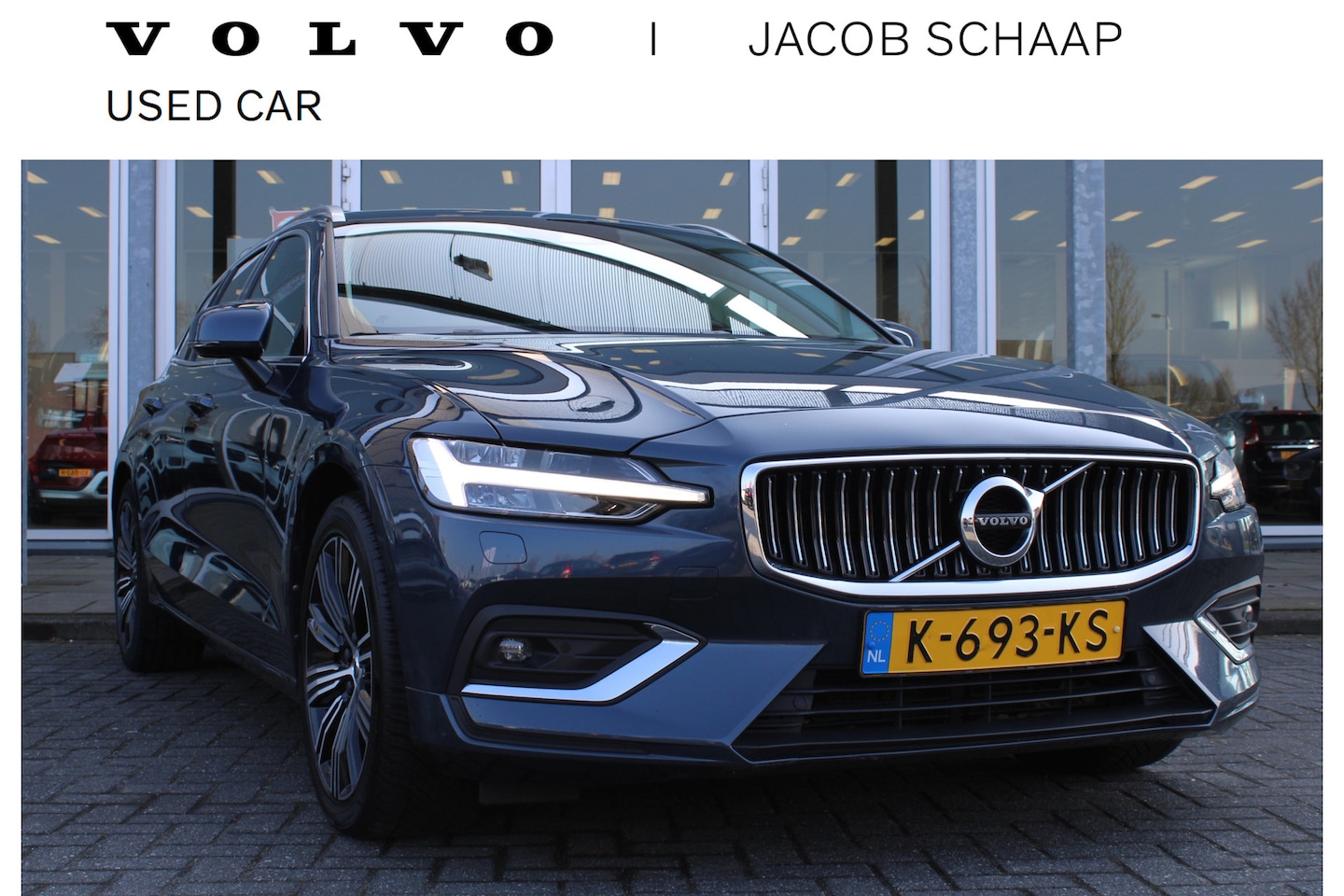 Volvo V60 - B3 R-Design | El. Voorstoelen | Adapt. Cruise | Trekhaak | Verw. Voorstoelen & Achterbank - AutoWereld.nl