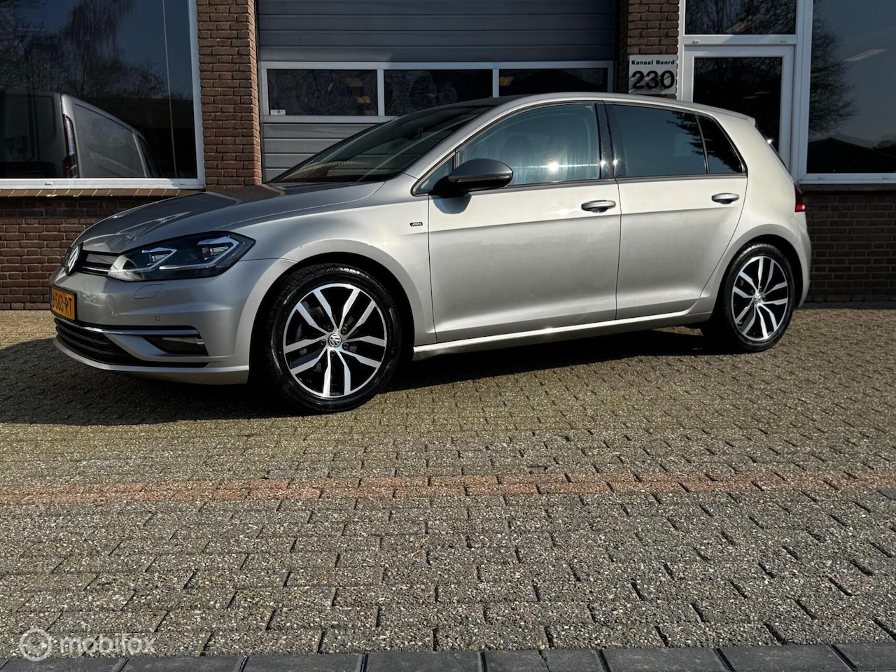Volkswagen Golf - 1.5 TSI Highline DSG NAVI/ECC-AIRCO/CRUISE - AutoWereld.nl
