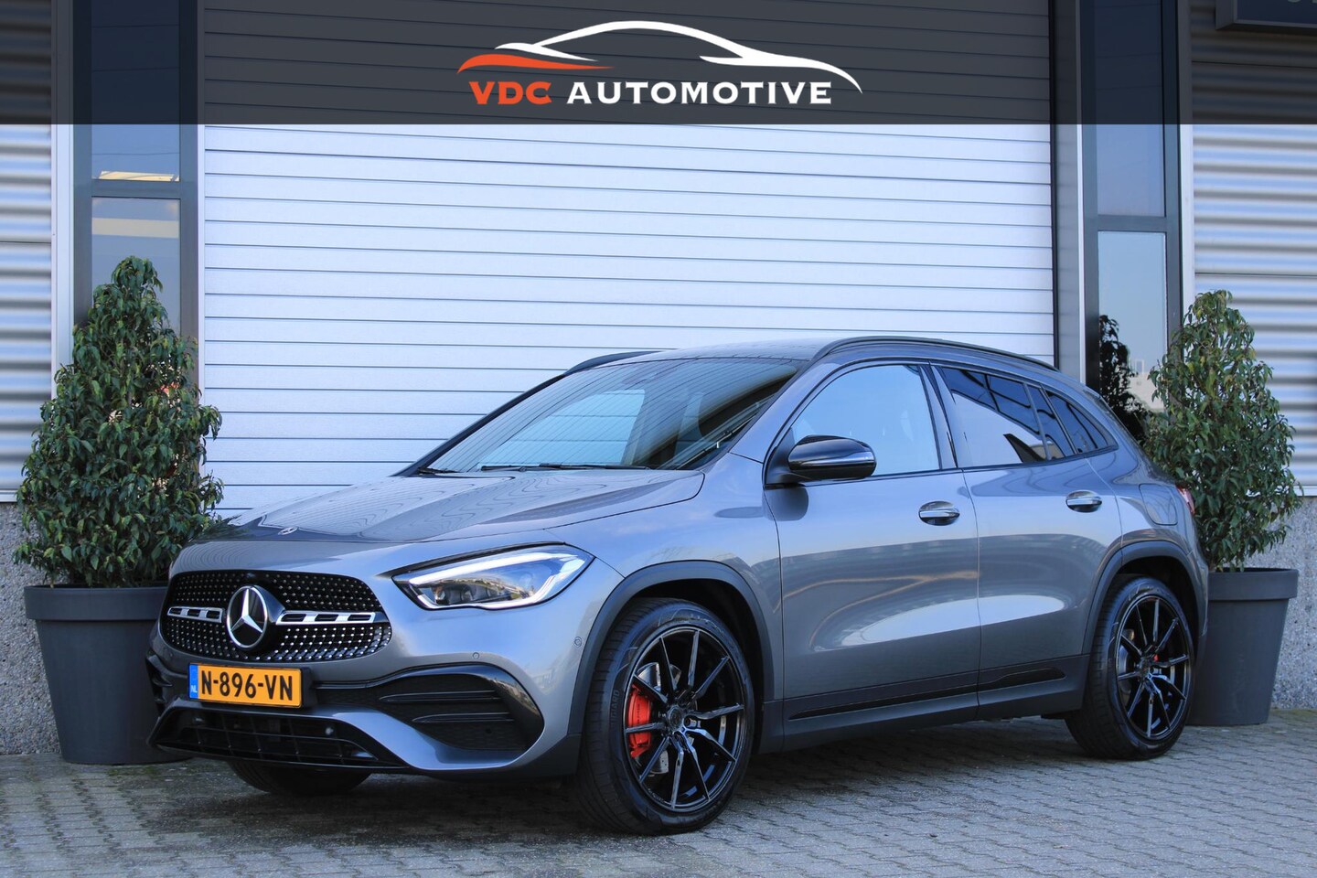 Mercedes-Benz GLA-Klasse - 180 AMG Pano | Keyless | Concaver Velgen | Widescreen | Sfeerverlichting | Memory | Multib - AutoWereld.nl