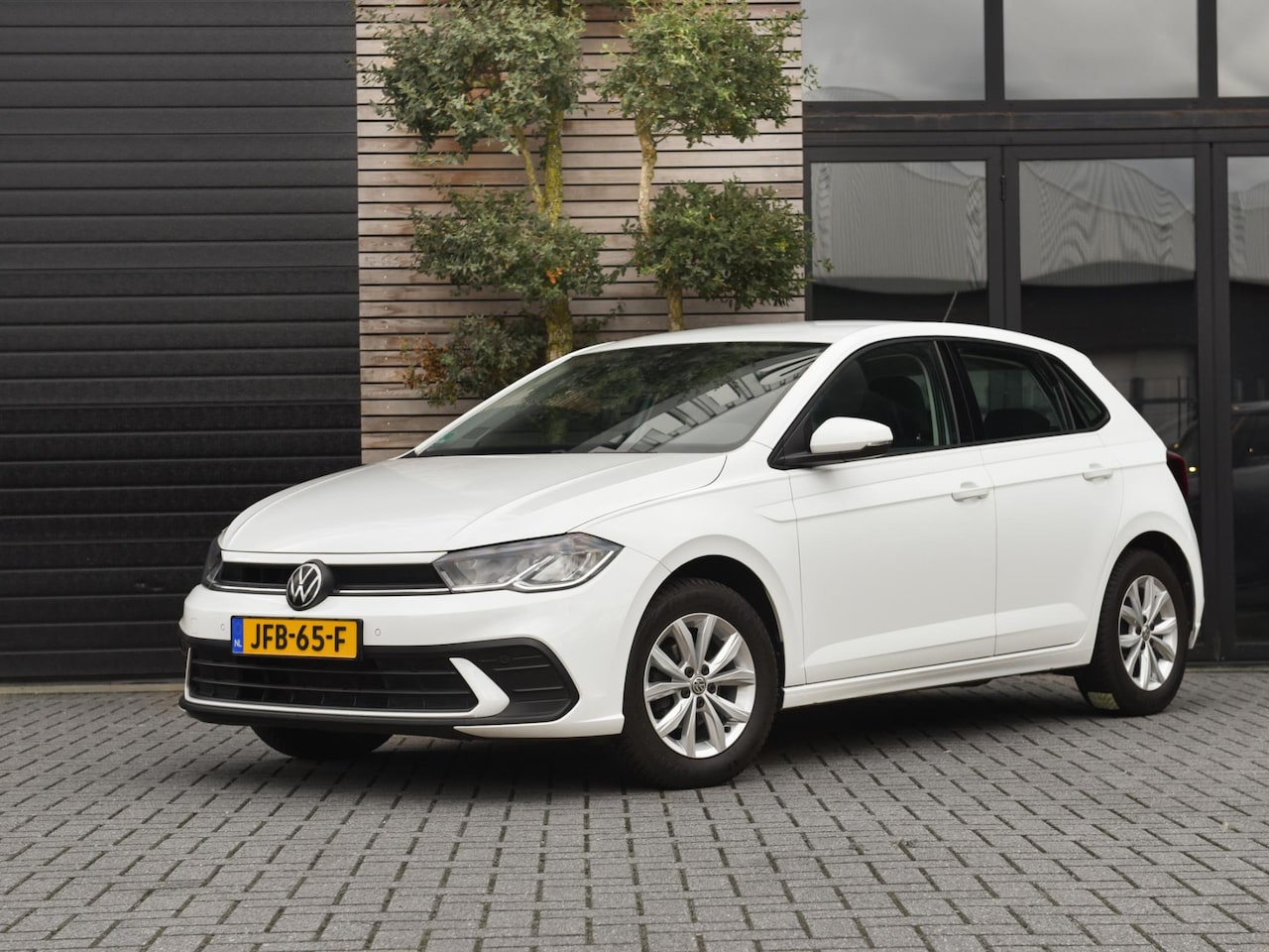 Volkswagen Polo - 1.0 TSI Life Digitaal display 18 inch velgen Stoelverwarming - AutoWereld.nl
