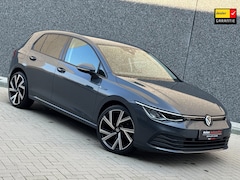 Volkswagen Golf - 1.0 TSI R-line Cruise Clima Carplay 19 Inch