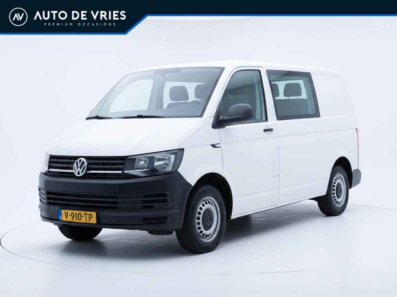 Volkswagen Transporter - 2.0 TDI L2H1 Dubbel Cabine | 6-Persoons | Airco | Navigatie | Trekhaak - AutoWereld.nl