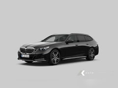 BMW 5-serie Touring - 520i M Sport | Panorama | Harman/Kardon | Camera | 20 Inch | Driving Ass. Plus | Trekhaak