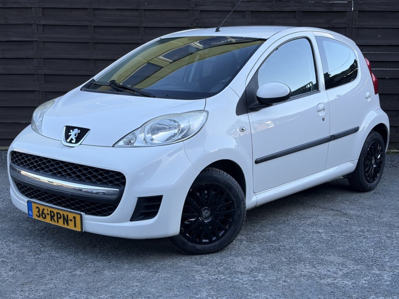 Peugeot 107 - 1.0-12V XS / Airco / Bluetooth / NAP - AutoWereld.nl