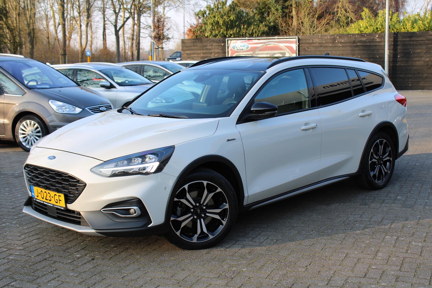 Ford Focus Wagon - 1.5 EcoBoost 150pk Active Business Automaat Wagon, Comfort, Parking, Winter en Technology - AutoWereld.nl