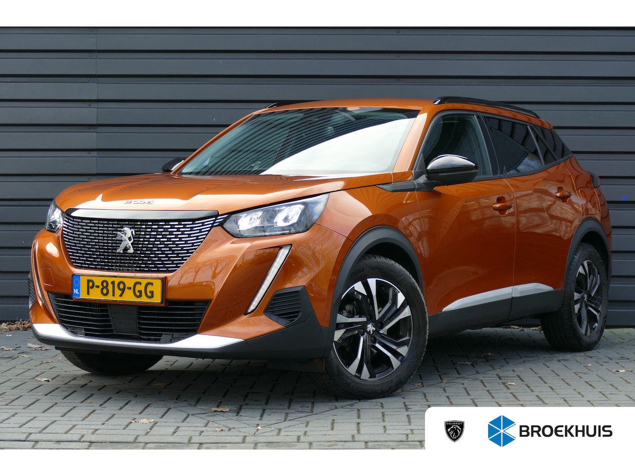 Peugeot 2008 - 1.2 PURETECH 130PK ALLURE PACK AUTOMAAT / NAVI / LED / CLIMA / PDC / 17"LMV/ CAMERA / BLUE - AutoWereld.nl