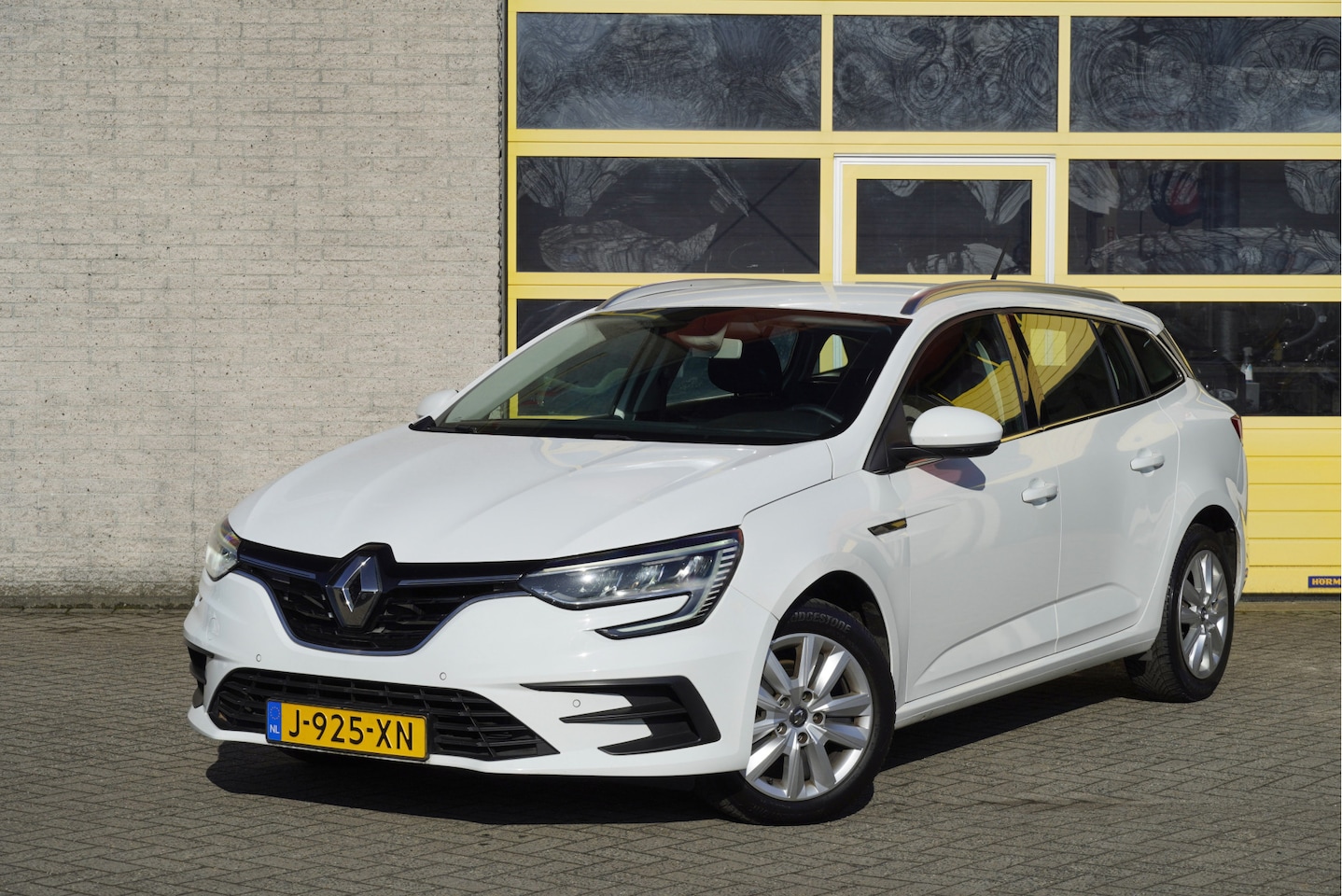 Renault Mégane Estate - 1.3 TCe Zen BJ2020 Led | Pdc | Navi | Trekhaak | App-Connect | Climate control | Cruise co - AutoWereld.nl