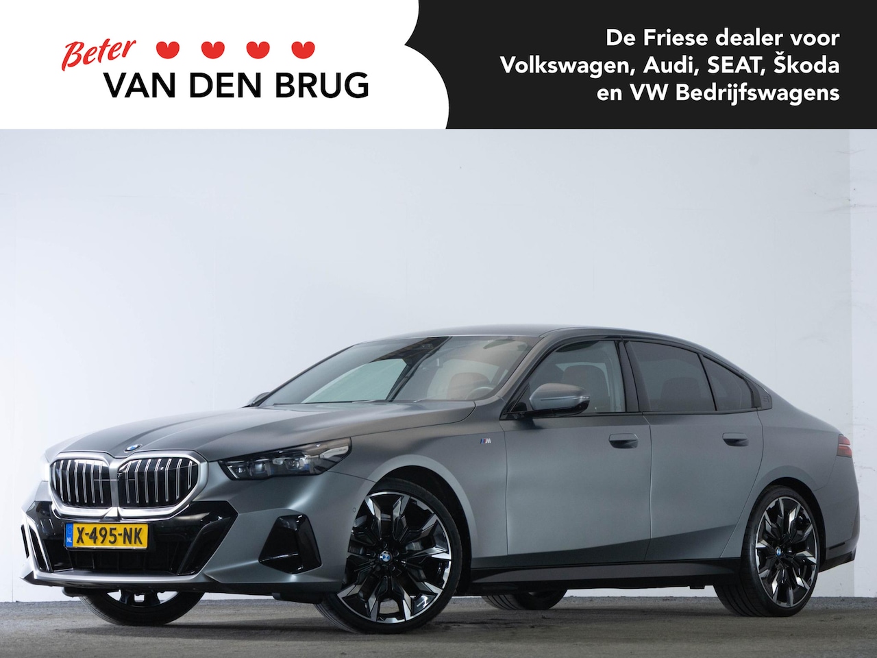 BMW 5-serie - 520i 208 PK M-Sport | LED | Leder | Mat Grijs individual | 360 Camera | Keyless | 21 Inch - AutoWereld.nl